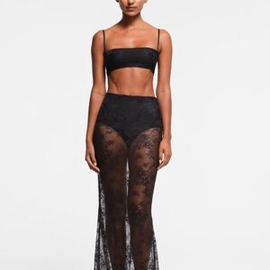 BRAND NEW WITH TAGS FINE LACE BANDEAU by SKIMS. SIZE M